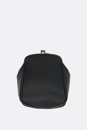 Clasp medium pouch in smooth leather