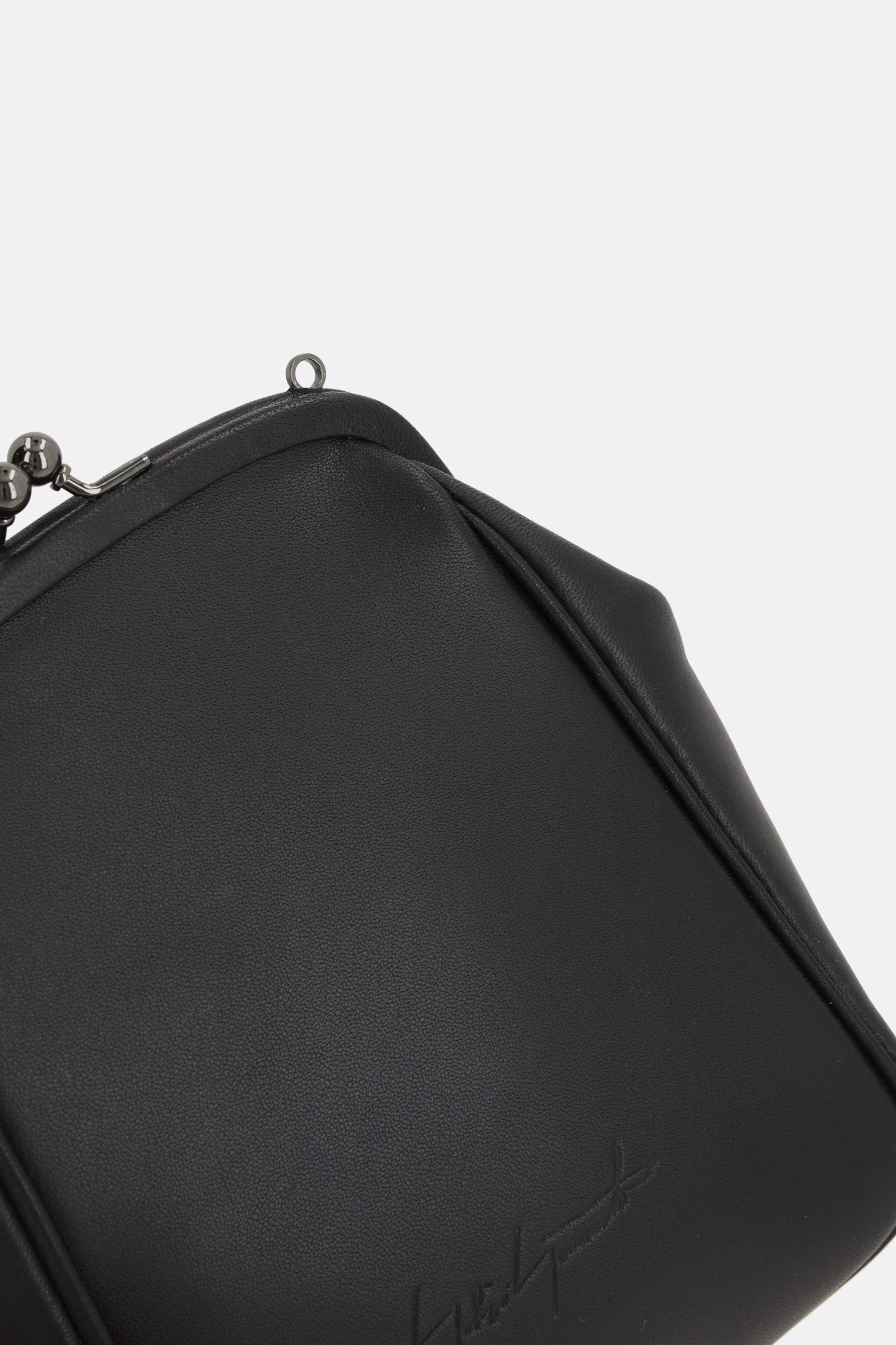 Clasp medium pouch in smooth leather