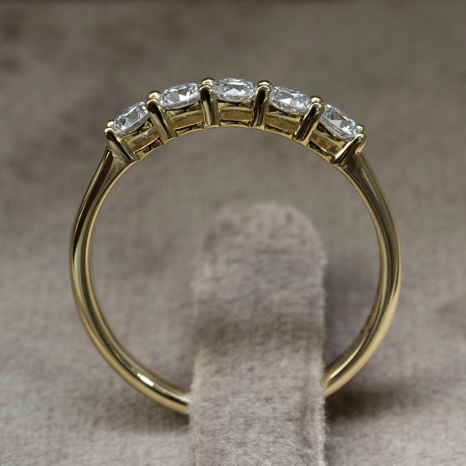 Ring 5 stones 750 yellow gold 5 brilliants 0.50ct.