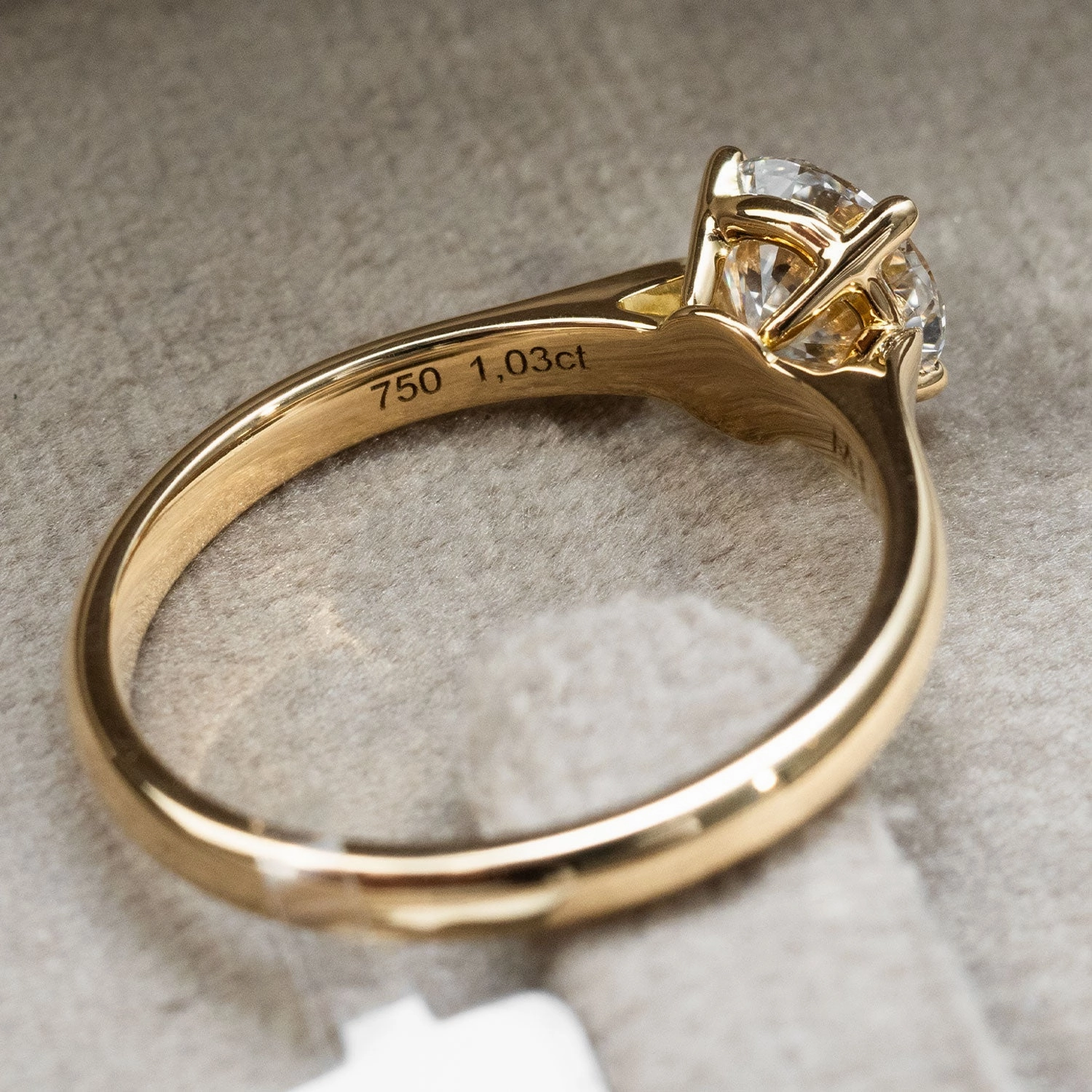 Ring solitaire 750 white gold 1 brilliant 1.03ct. D/VS1