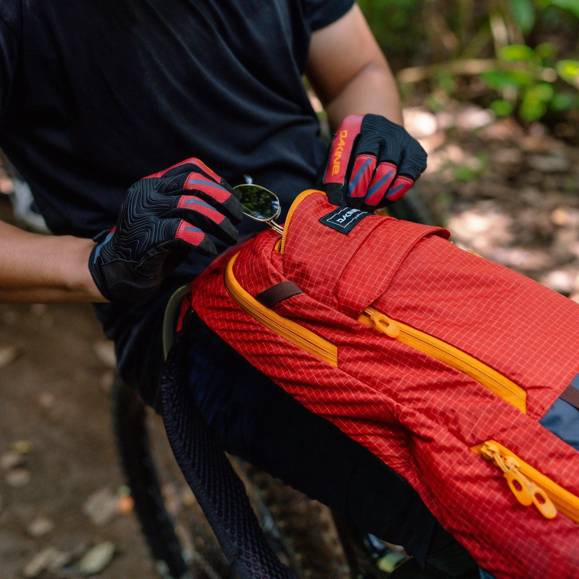 Syncline Backpack 12L - Red Tide