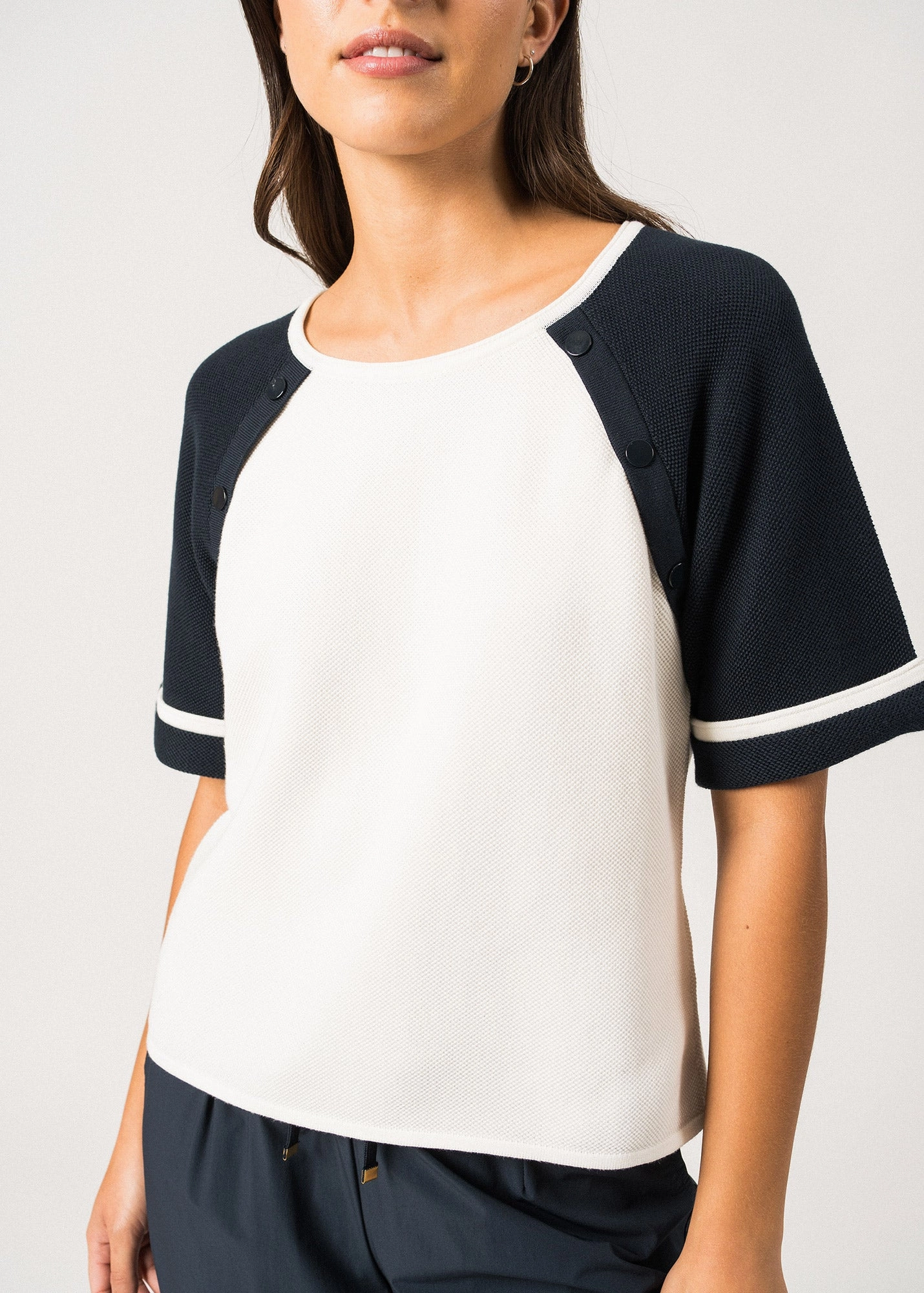 TRAVERSEE - Fancy Knit Cotton T-Shirt by Isabelle Ballu | 100% Cotton (IVORY / NAVY)
