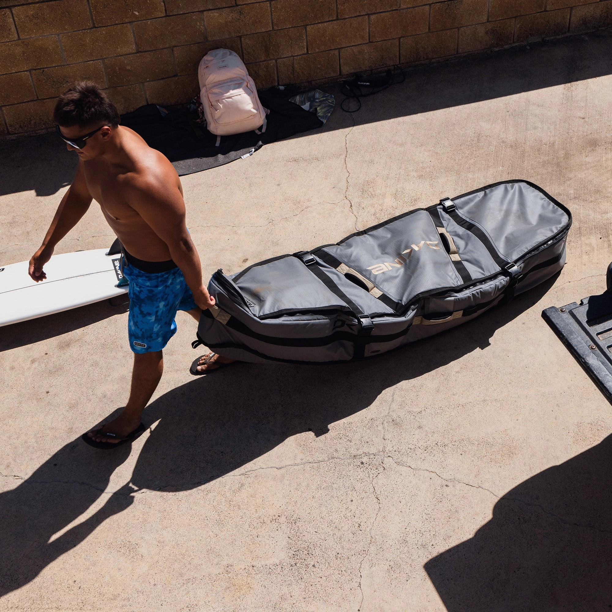 World Traveler Quad Surfboard Roller Bag - Castlerock/Stone